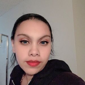 Meet your Posher, Yesenia